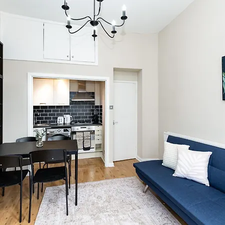 Exquisite 1Br, 5Min Kensington Olympia Tube Apartment